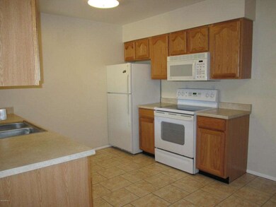 10942 W Santa fe Dr, Sun City, AZ 85351 - photo 4