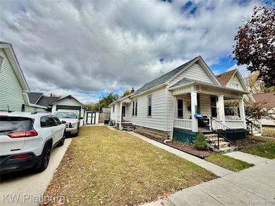 731 Bancroft St, Port Huron, MI 48060 - photo 3