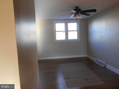 1077 Oakwood Dr, Glenolden, PA 19036 - photo 5