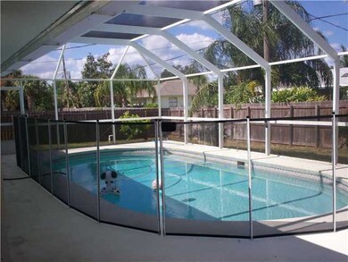 Swimming Pool/Hot Tub/Sauna. Solar Heated.