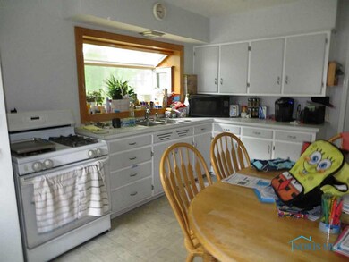 Kitchen. Eat-in kitchen