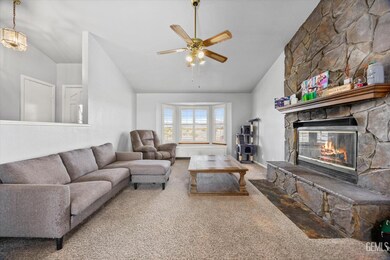 320 N Kern St, Ridgecrest, CA 93555 - photo 6