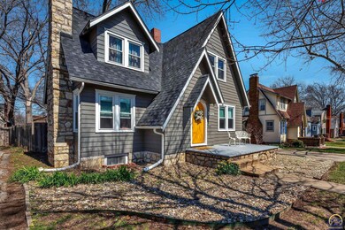 3028 SW Clark Ct, Topeka, KS 66604 - photo 2