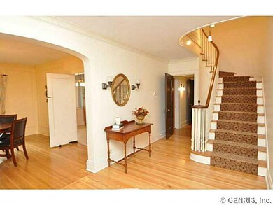 Foyer. The beautiful spacious foyer offers a turne