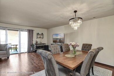 04-Living & Dining Room