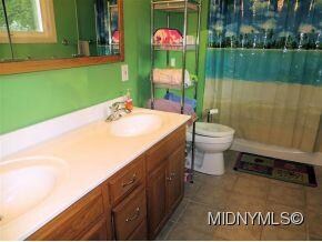 Spacious Bath with 2 Sinks