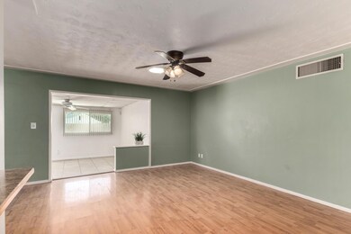 2115 W Myrtle-GreatRm