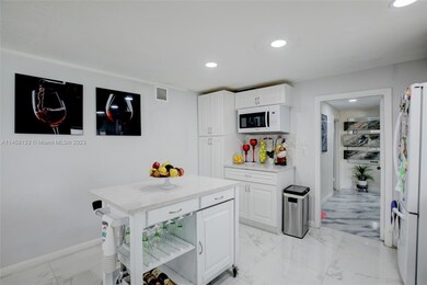 689 SW 7th Terrace, Dania, FL 33004 - photo 5