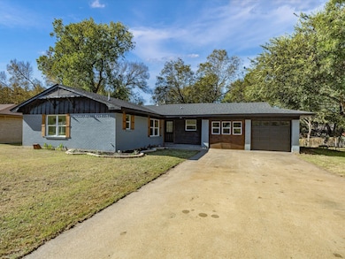 1509 Lyndale Dr, Ennis, TX 75119 - photo 2