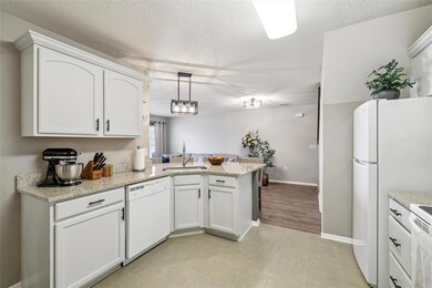 3799 Village Run Dr unit 202, Des Moines, IA 50317 - photo 7