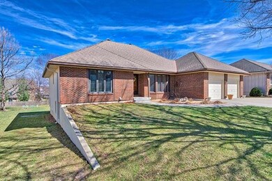 322 SW Marsh Wren St, Lees Summit, MO 64082 - photo 2