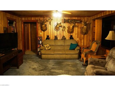 WARM AND RUTIC LIVING ROOM