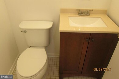 9548 Blake Ln, Fairfax, VA 22031 - photo 5