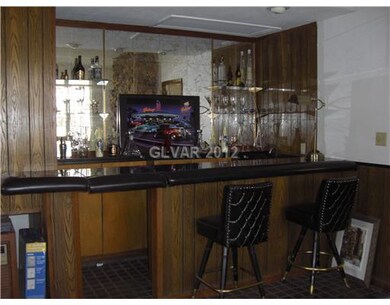 3187 Camel Back Dr, Las Vegas, NV 89169 - photo 5