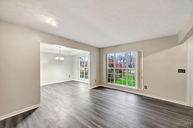 9160 Cobblechase Ct, Cincinnati, OH 45251 - photo 5