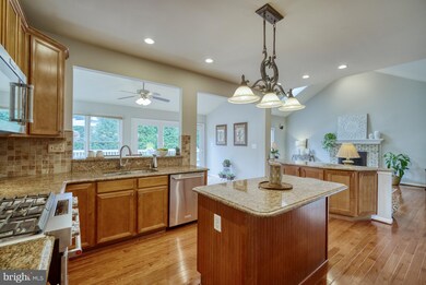 10868 Grovehampton Ct, Reston, VA 20194 - photo 7