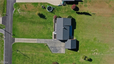 424 Secrist Ln, Girard, OH 44420 - photo 2