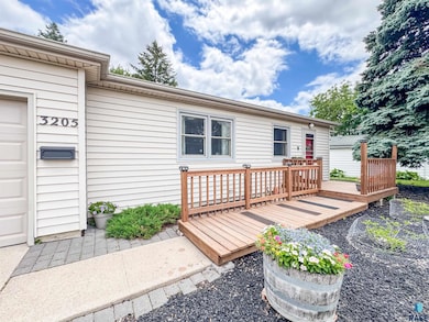 3205 E 18th St, Sioux Falls, SD 57103 - photo 2