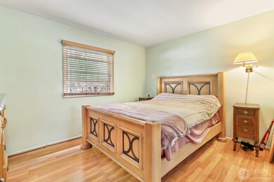 2313 Edgewood Rd, Waukegan, IL 60087 - photo 6