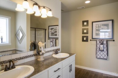 1558 W Williamson Ave, Sisters, OR 97759 - photo 7