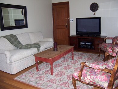 566 Auburn St unit 3, Auburndale, MA 02466 - photo 2