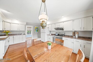 208 W Ann St, Milford, PA 18337 - photo 5