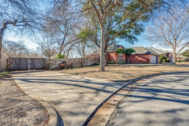 8908 Marti Ln, North Richland Hills, TX 76182 - photo 5