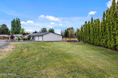 230 Blossom Dr_03