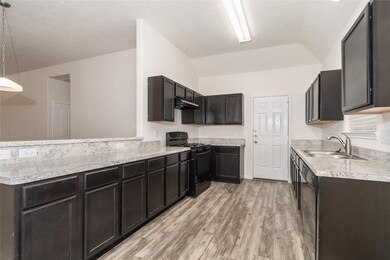 699 Fallow Ln, Alvin, TX 77511 - photo 4