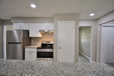 16410 Blackhawk Blvd, Friendswood, TX 77546 - photo 6