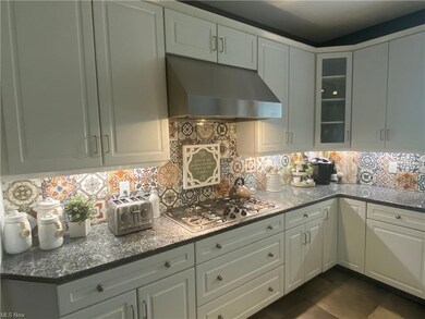 For the chef, gas cooktop and professional hood