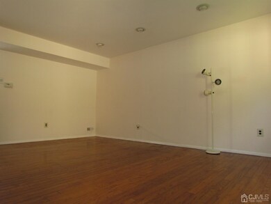 Living Room - 2.