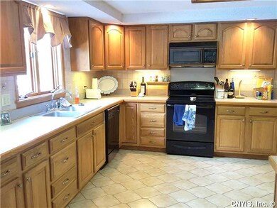Kitchen. Lots Of Counter Space