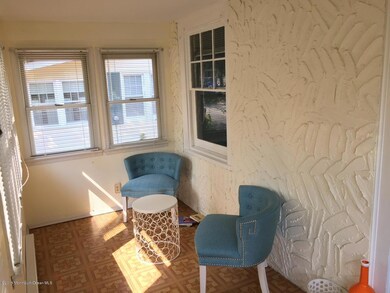 Enclosed sun room