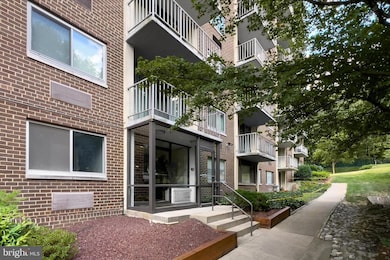 Hunting Creek Club unit 1414, Alexandria, VA 22303 - photo 2