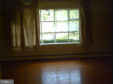 8517 Pineway Dr, Laurel, MD 20723 - photo 4