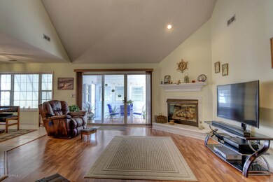 774 Sloop Pointe Ln Kure Beach-large-007