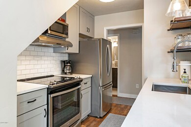 919 Red Sandstone Rd C12-006