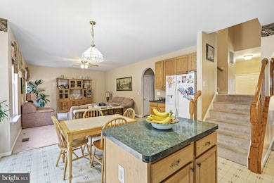 3335 Prince Edward Dr, White Plains, MD 20695 - photo 5