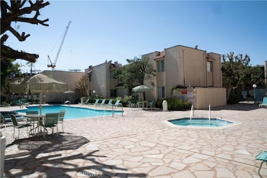 18307 Burbank Blvd unit 32, Tarzana, CA 91356 - photo 2