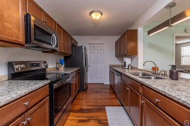 1319 SW Argyll St, Topeka, KS 66611 - photo 7