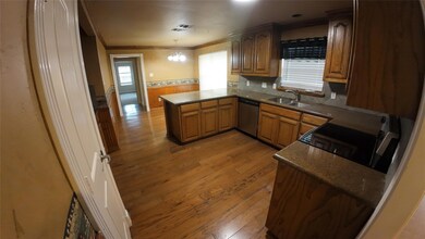 414 Woodard Ave, Cleburne, TX 76033 - photo 7