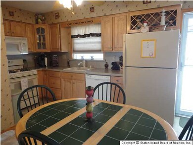 185 Tysens Ln, Staten Island, NY 10306 - photo 6