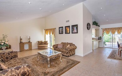 1237 E Kristal Way-large-004-1-Main Livi