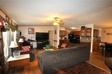 189 Bolton Ct, Hendersonville, NC 28792 - photo 3