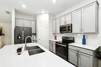 4465 Bluff Oak Loop, Kissimmee, FL 34746 - photo 5