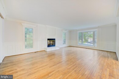 8940 Cross Chase Cir, Lorton, VA 22079 - photo 3