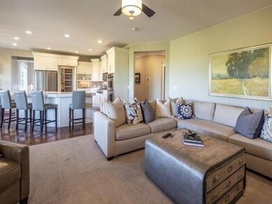 5_0520-Family-Room_640x480_3778590