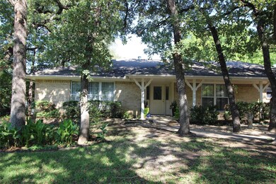 1307 Driftwood Dr, Euless, TX 76040 - photo 3