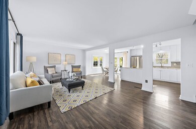 29W045 Wagner Rd, Naperville, IL 60564 - photo 2